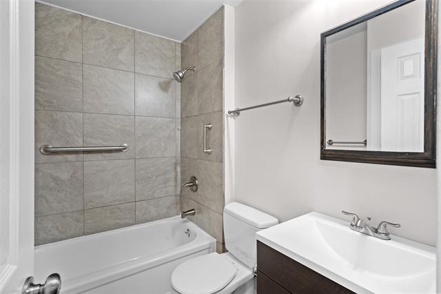 Building Photo - 810 Longbeach Dr