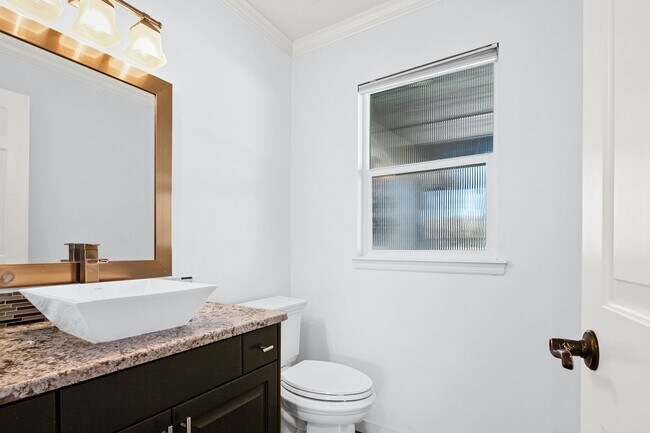 Building Photo - Parkside Paradise: Spacious 5-Bed Luxury in Hobble Creek