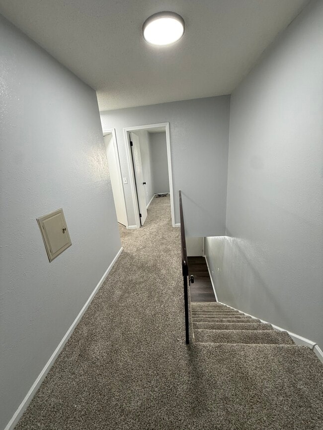 Building Photo - 6755 Woodlake Dr