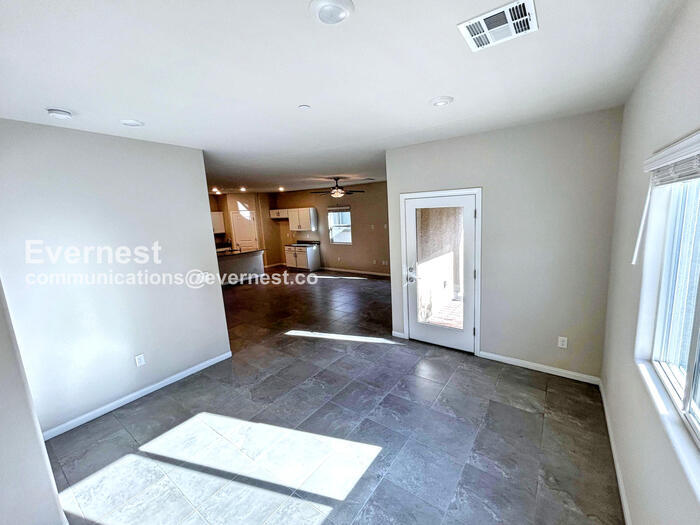 Building Photo - 497 Silver Smt Ave