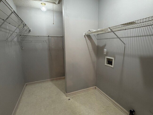 Building Photo - 4420 Misty Cove Ct