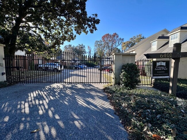 Building Photo - 3/2 Townhouse near USA! GATED! Students Welcome!