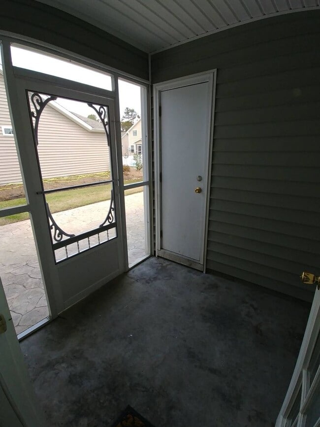 Building Photo - Adorable Well Kept Rental Home in Arrowhead