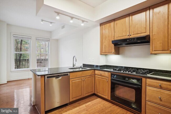 Building Photo - 10401 Strathmore Park Ct