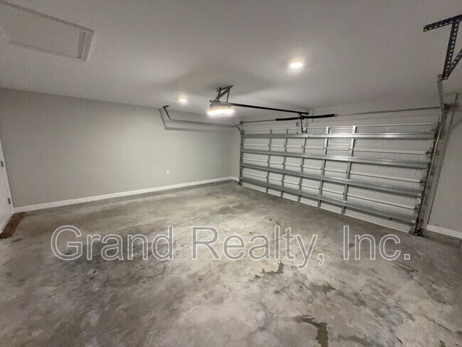Building Photo - 4013 Brittany Ln