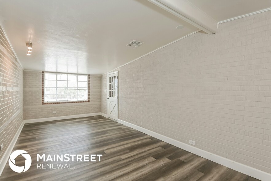 Building Photo - 1641 S Cloverland Ave