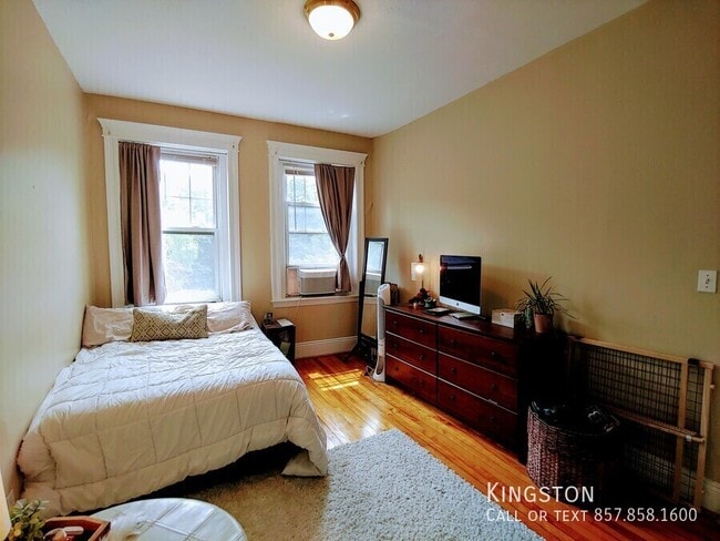 Building Photo - 324 Chestnut Hill Ave