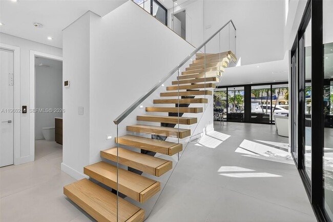 Building Photo - 620 Solar Isle Dr