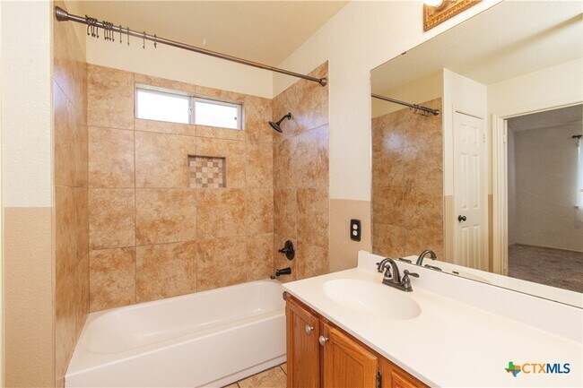 Building Photo - 5104 Glenoak Dr