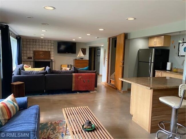 Building Photo - 1952 Oak Knoll Dr