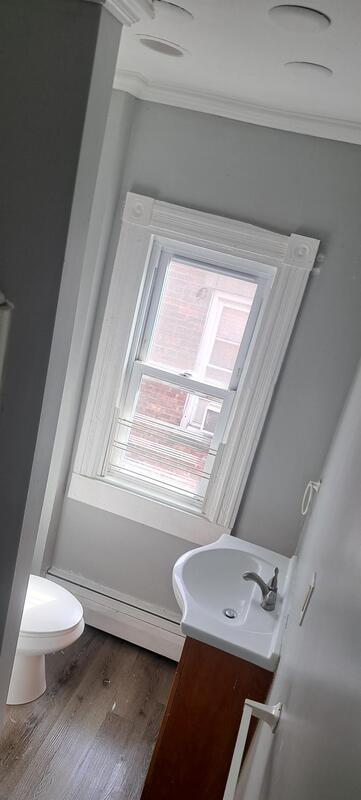 Building Photo - 29 S White St