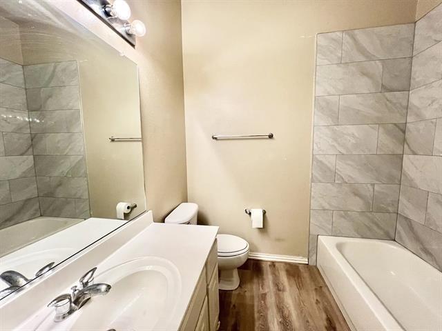 Building Photo - 2421 Mallard Dr