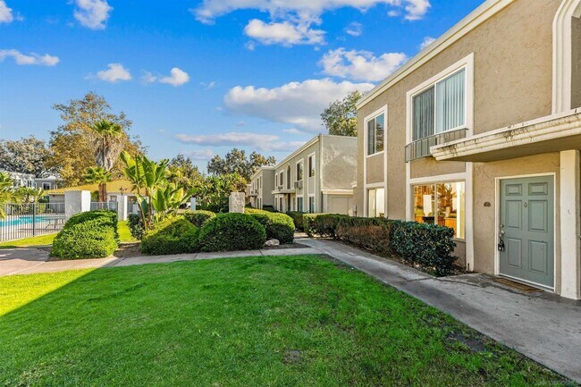 Building Photo - 1240 N Broadway