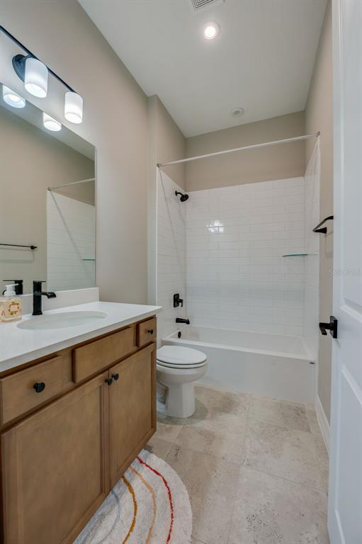 Building Photo - 887 Lk Hl Wy