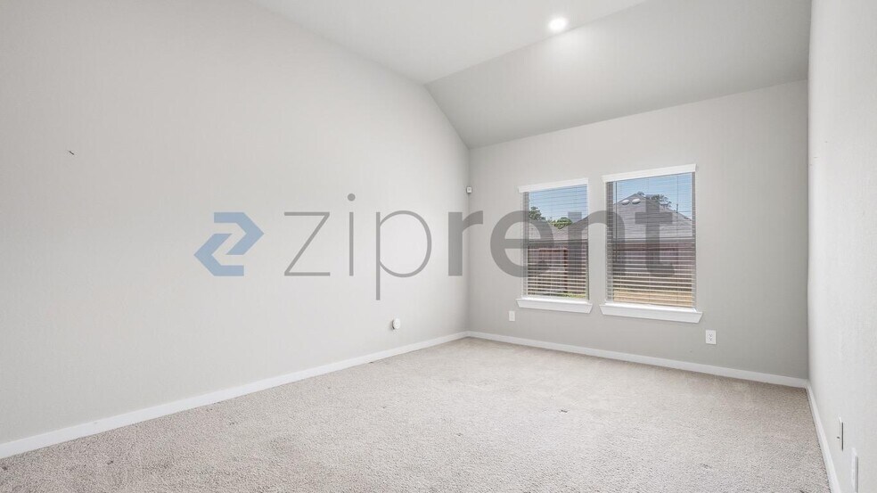 Building Photo - Unit