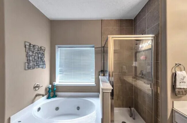 Building Photo - 8007 Blackcherry Ln