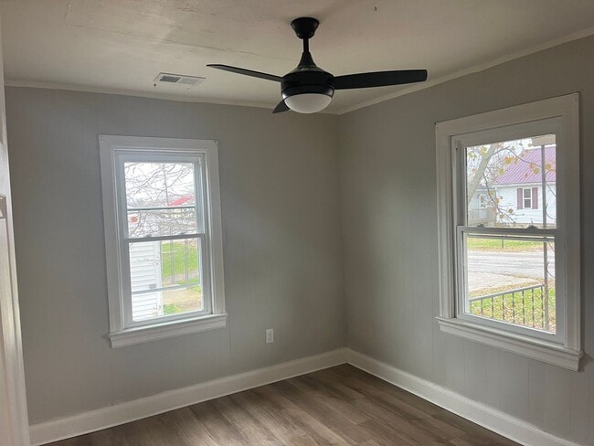 Building Photo - 2-Bed 1-Bath House