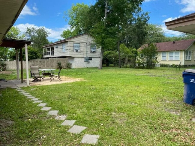 Building Photo - 725 S 7th St