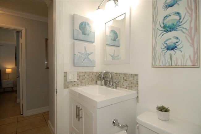 Building Photo - 21 NE 57th Ct