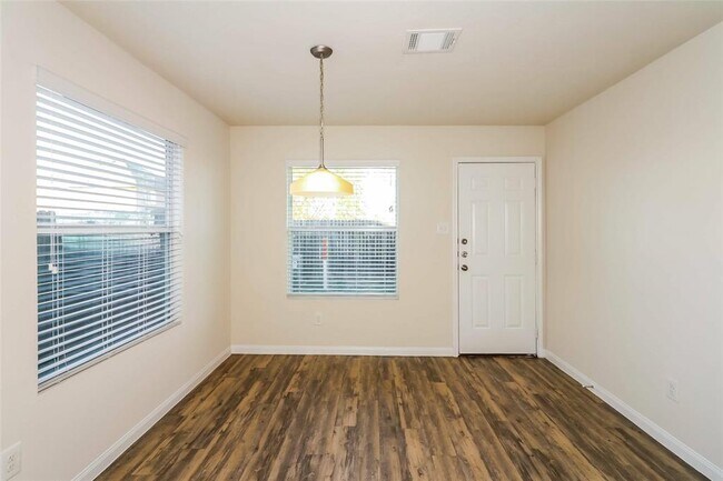 Building Photo - 19023 Moynihan Dr