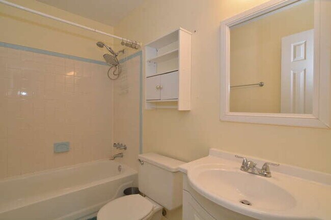 Building Photo - 1020 Tealwood Dr
