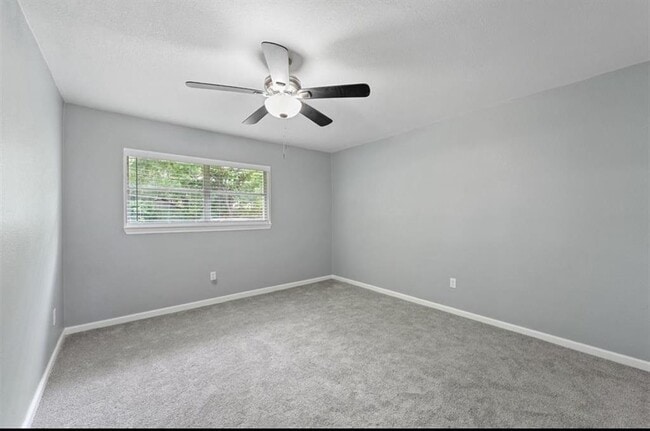 Building Photo - 405 Kelly Ln