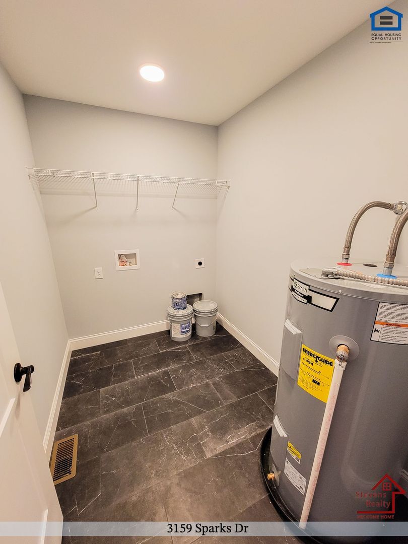 Building Photo - 3159 Sparks Dr