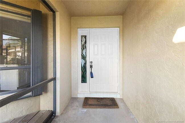 Building Photo - 2225 SW Creekside Dr