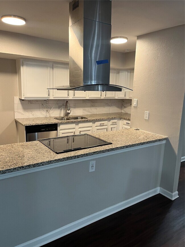Building Photo - 6735 Blue Ridge Dr
