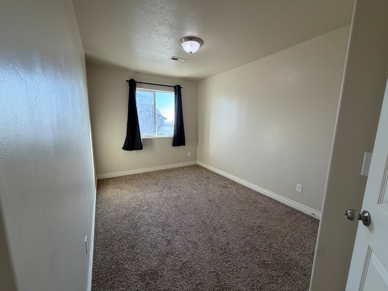 Building Photo - 1987 Churchill Dr