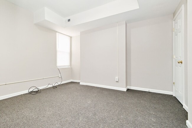 Building Photo - Move In This July & Get $500 Off! :money_mouth:? - Freshly Updated Baltimore Rowhome