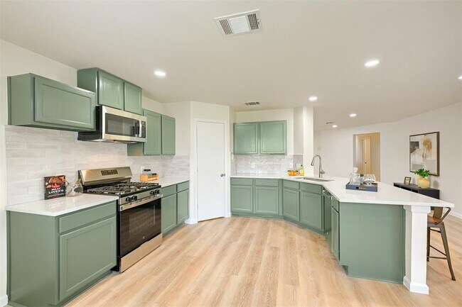 Building Photo - 208 Buttercup Way
