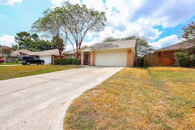 Building Photo - 2306 Old Oak Ln