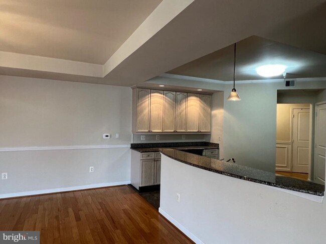 Building Photo - 485 Harbor Side St