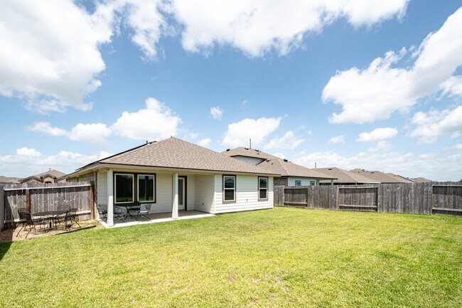 Building Photo - 607 Hidden Brk Dr