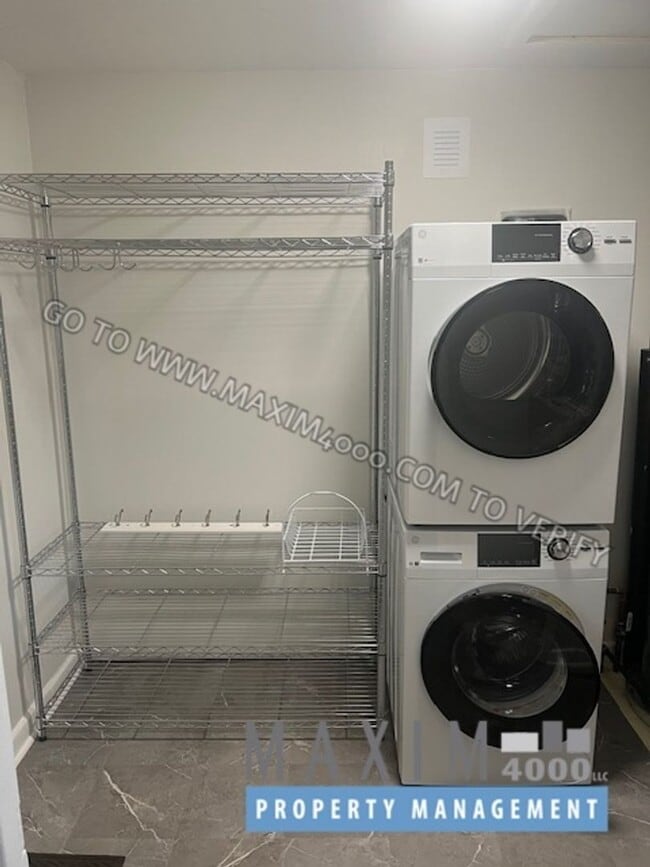 Building Photo - 323 N Mulberry St