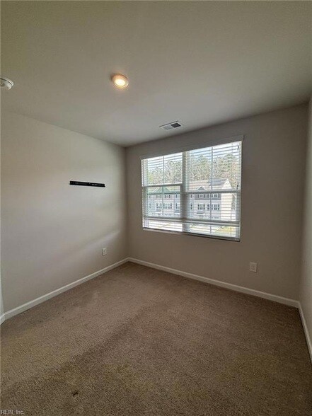 Building Photo - 2027 Petersen Way