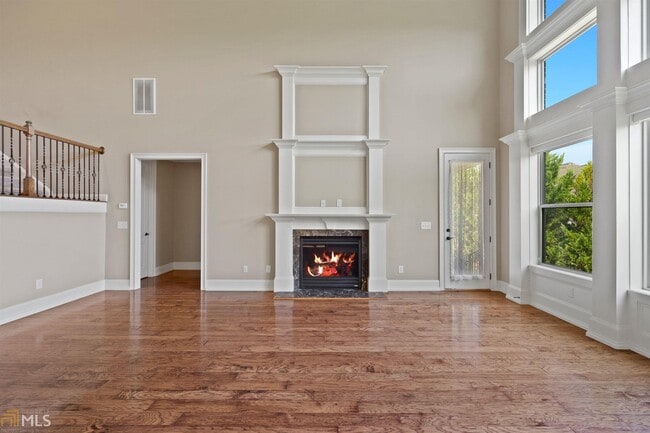 Building Photo - 2481 Lake Erma Dr