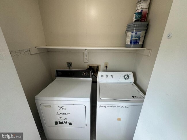 Building Photo - 205 Little River Dr