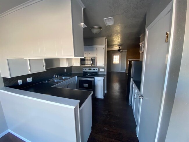 Building Photo - 1027 Ruswood Dr
