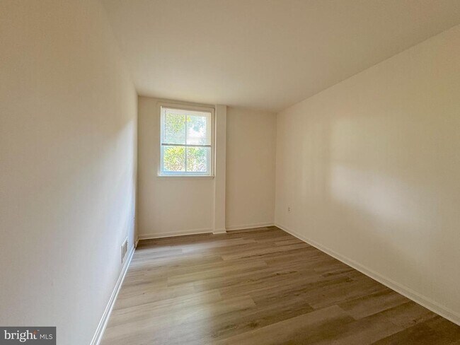 Building Photo - 4675 Logsdon Dr