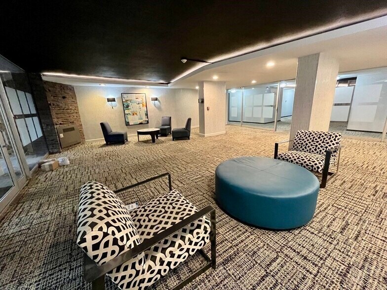 Building Photo - 19 Winchester St