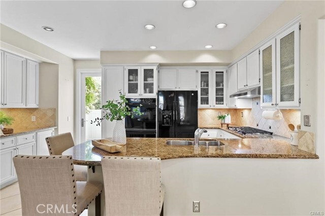 Building Photo - 50 Tavella Pl