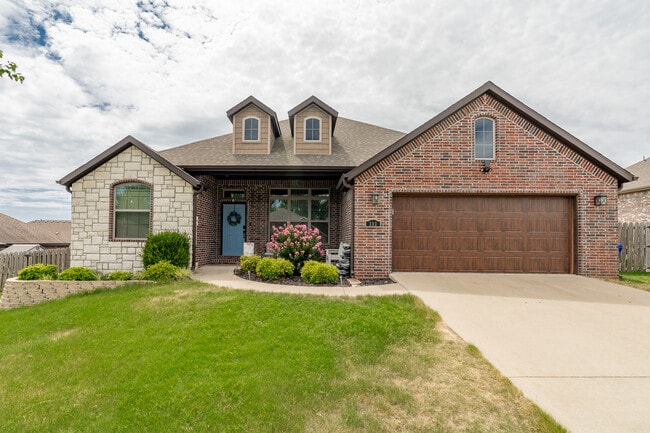 Building Photo - 212 Cowans St