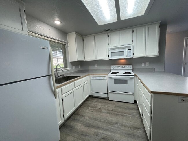 Building Photo - 1546-1548 Skyhawk Ridge