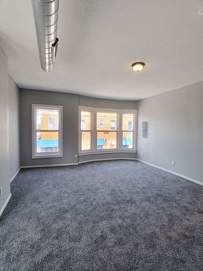 Building Photo - 702-704-704 18th Ave