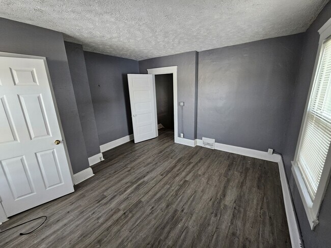 Building Photo - 2810 Woodbridge Ave