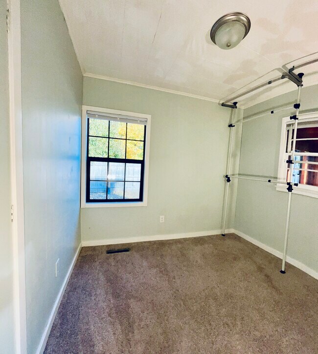 Building Photo - 1411 Portland Ave