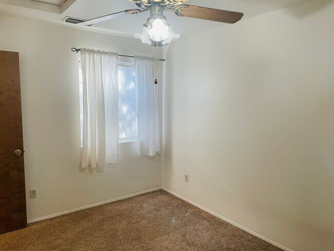 Building Photo - 155 Canyon Diablo Rd