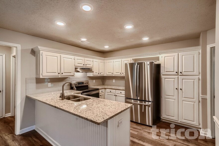 Building Photo - 330 Cowan Rd